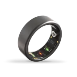 Bague connectée modèle Caring de chez Tech Care. La bague est en black. Photo pour la boutique.